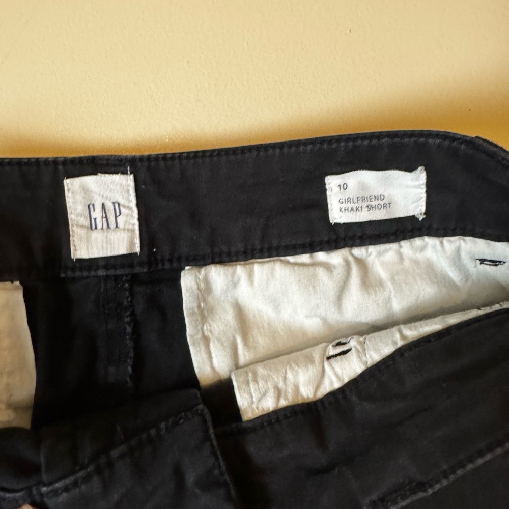 GAP Girlfriend Khaki Women's Black Shorts sz10
EUC - Picture 5 of 7